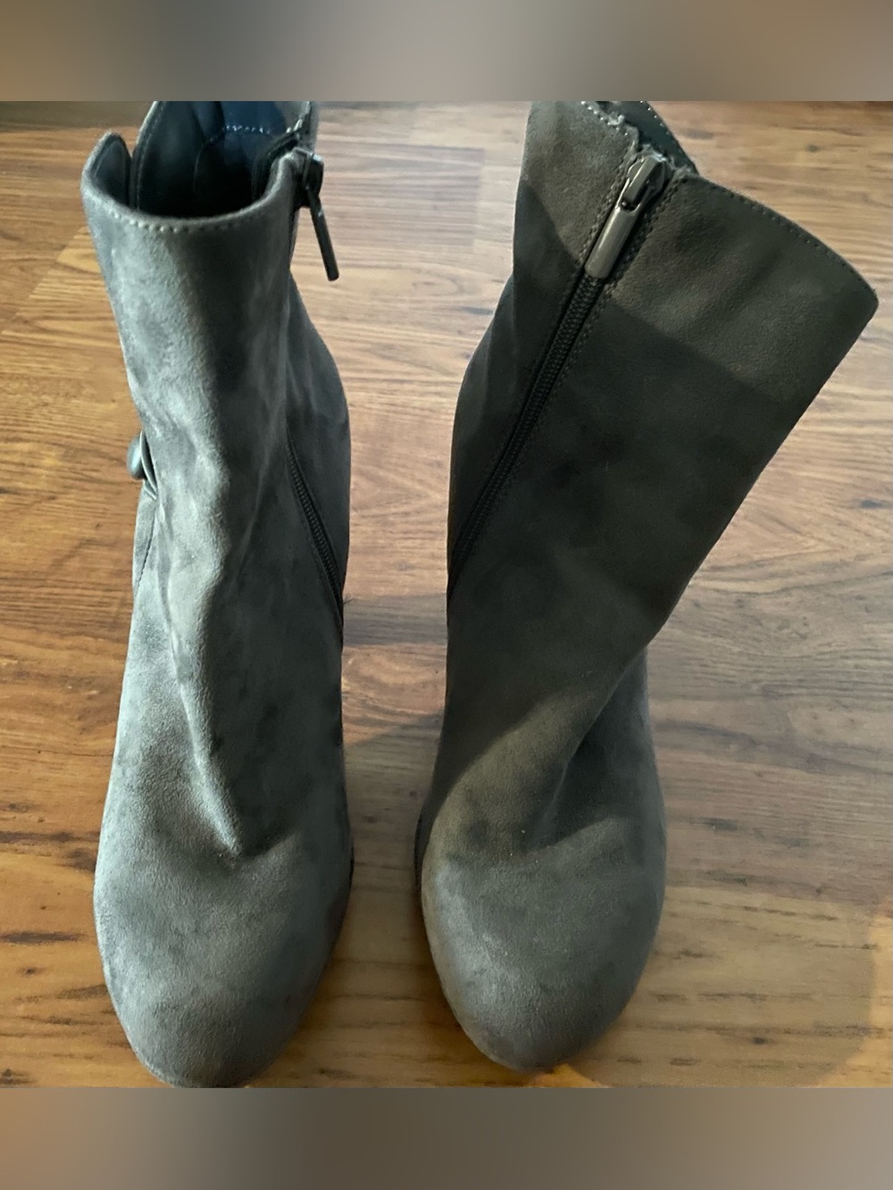 Osie Gray suade like ankle boots classic zip closure and button detail size 8